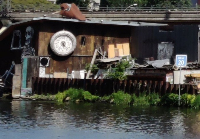 Beim Oneplus 7 Pro wird der Bildeindruck zwar weicher, die Details nehmen aber zu. (Bild: Tobias Költzsch/Golem.de)